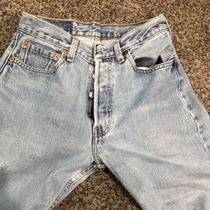 New vintage Levi’s 501 straight leg jeans Size 28